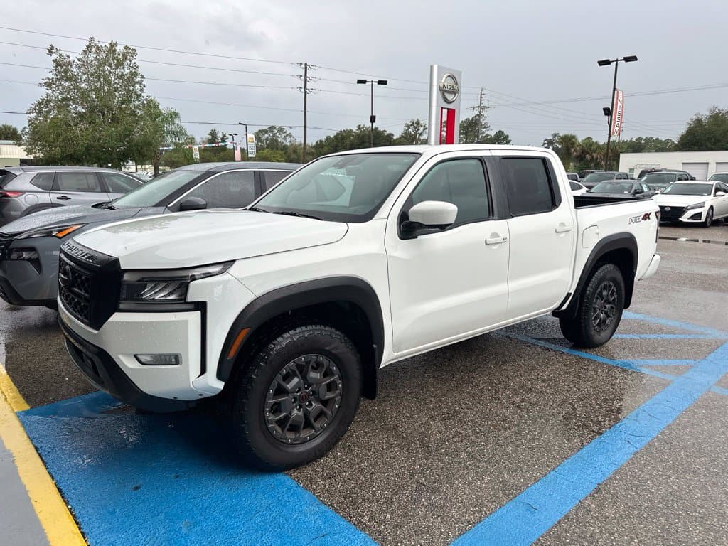 2024 Nissan Frontier PRO-4X — photo 1 of 7
