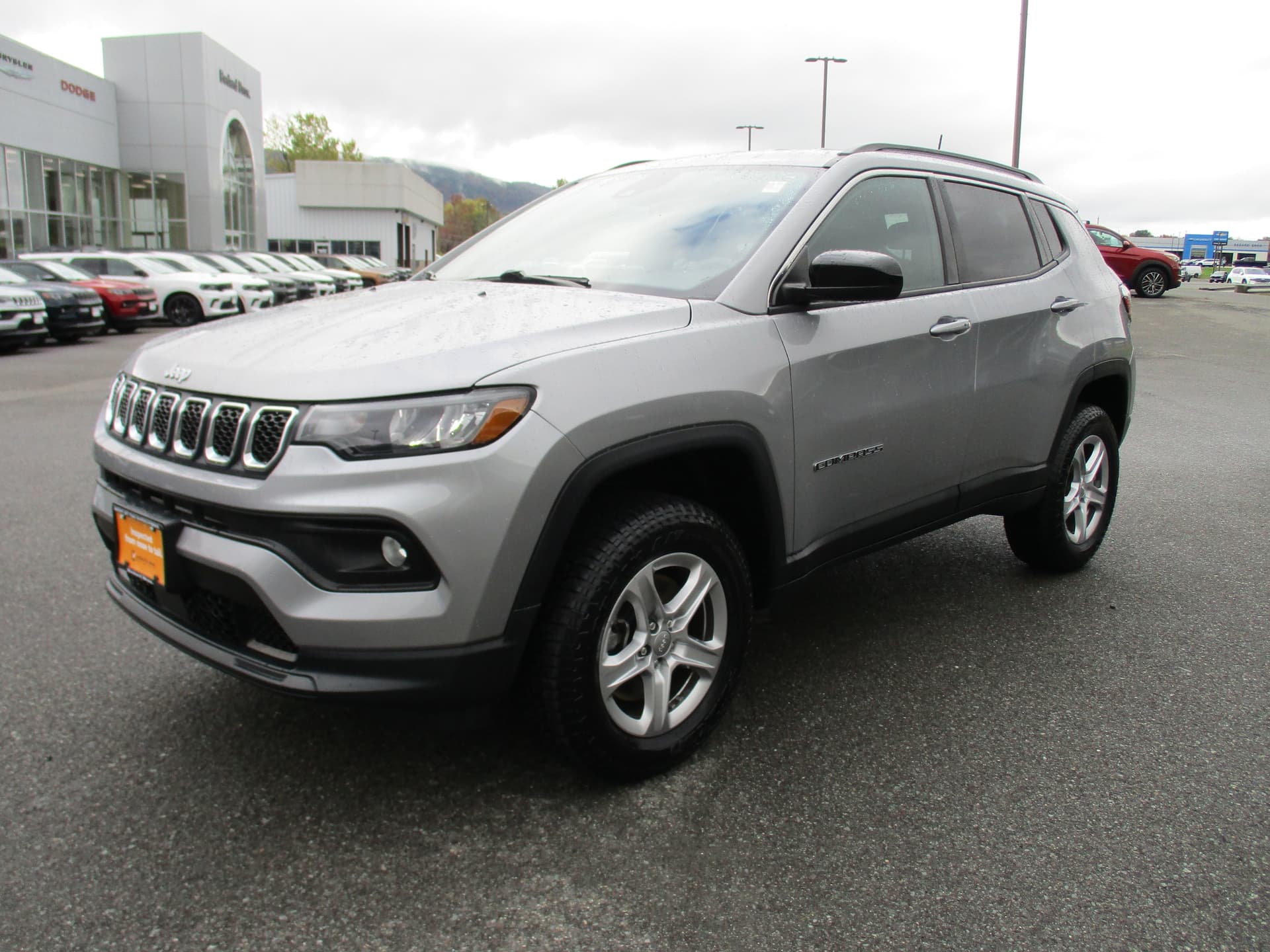 2023 Jeep Compass Latitude — photo 1 of 17