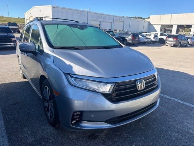 2024 Honda Odyssey Touring — photo 1 of 11
