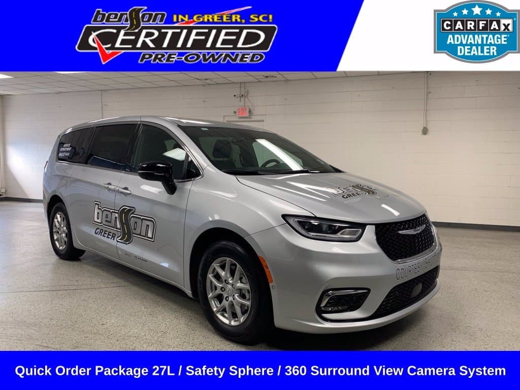 2026 Chrysler Pacifica Select — photo 1 of 9