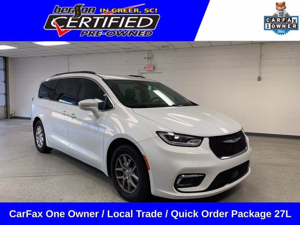2022 Chrysler Pacifica Touring L — photo 1 of 9