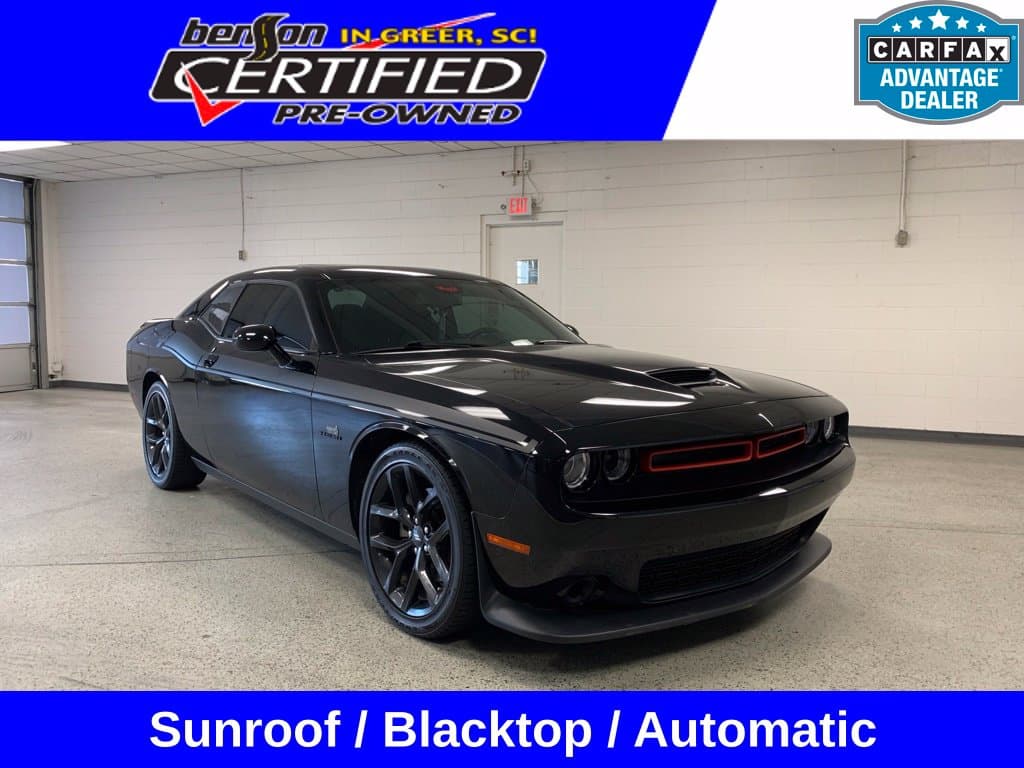 2022 Dodge Challenger R/T — photo 1 of 9