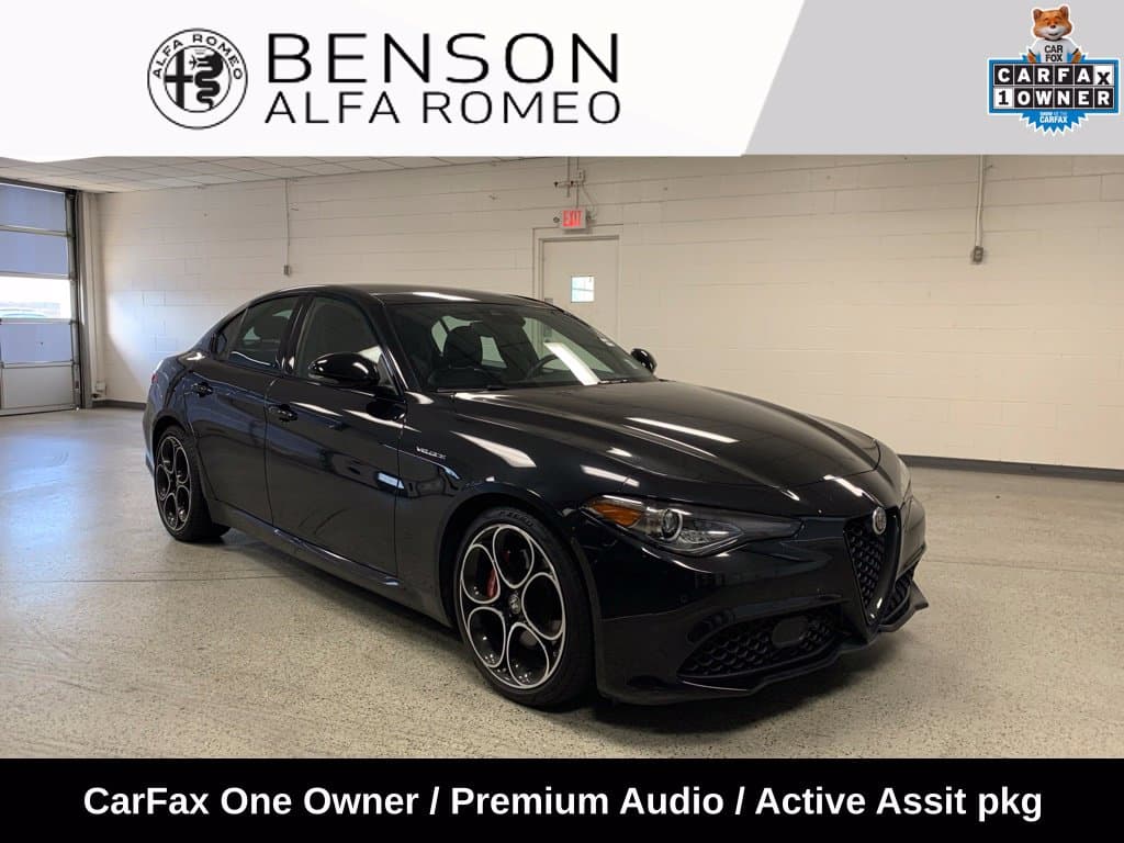 2023 Alfa Romeo Giulia Veloce — photo 1 of 9