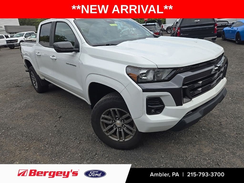 2023 Chevrolet Colorado 4WD LT — photo 1 of 16