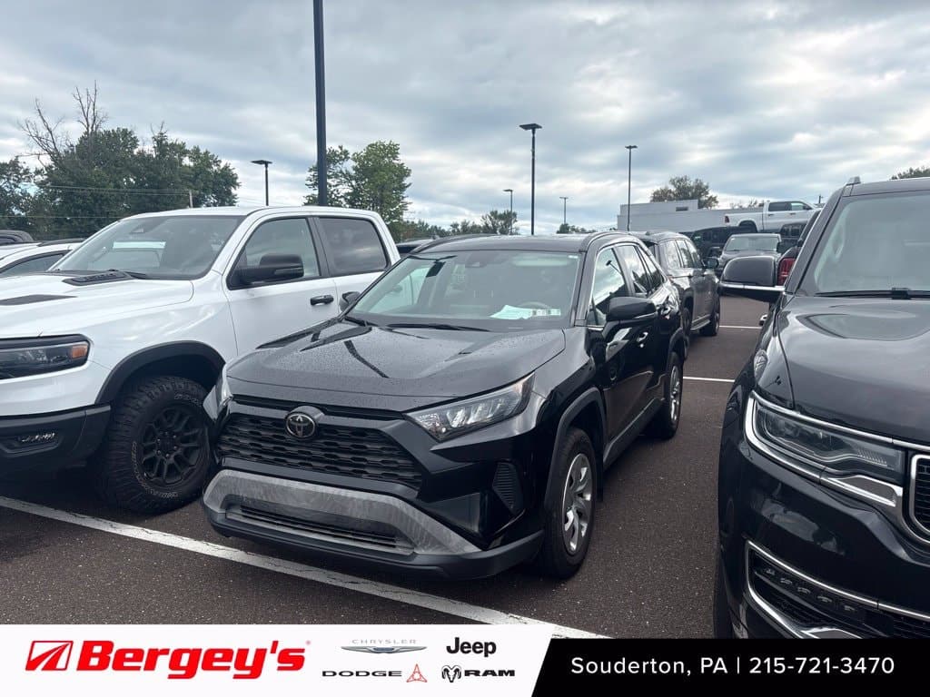 2019 Toyota RAV4 LE — photo 1 of 8