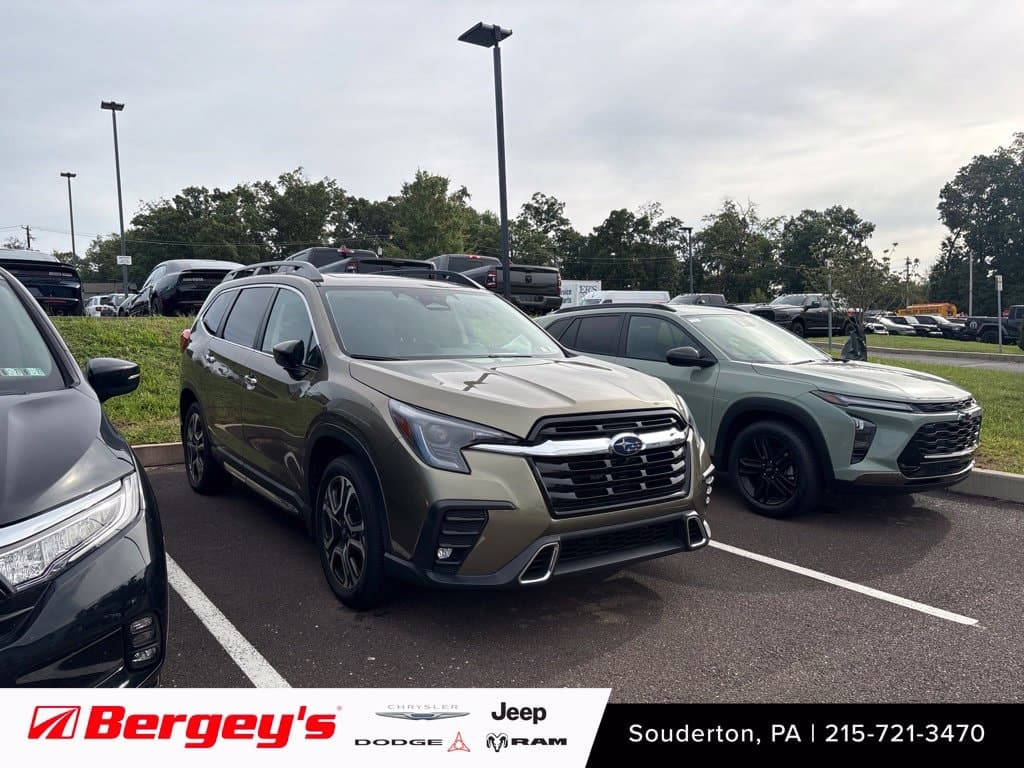 2024 Subaru Ascent Touring — photo 1 of 11