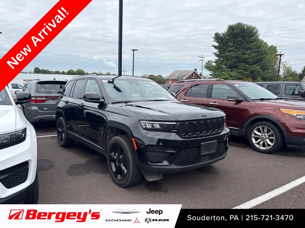 2023 Jeep Grand Cherokee Altitude X — photo 1 of 12