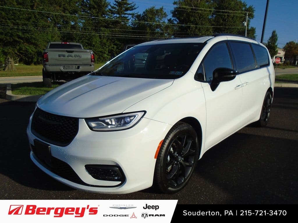 2026 Chrysler Pacifica Limited — photo 1 of 27