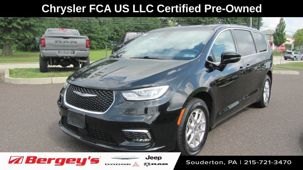 2025 Chrysler Pacifica Select — photo 1 of 28