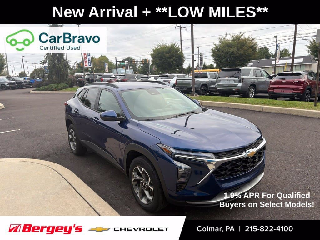 2024 Chevrolet Trax LT — photo 1 of 15