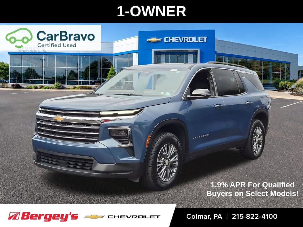 2025 Chevrolet Traverse AWD LT — photo 1 of 36