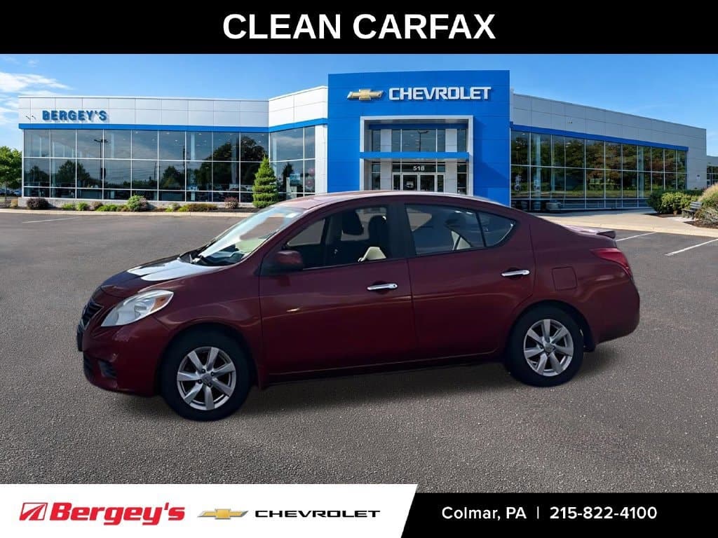 2014 Nissan Versa Base — photo 1 of 20
