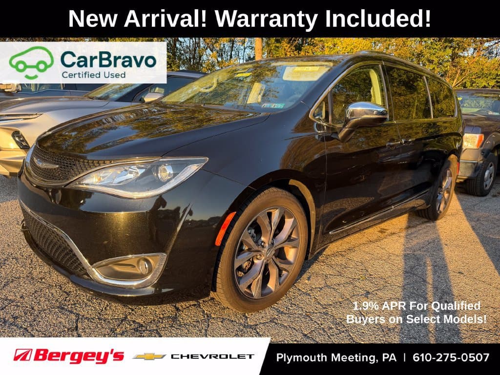 2018 Chrysler Pacifica Limited — photo 1 of 15