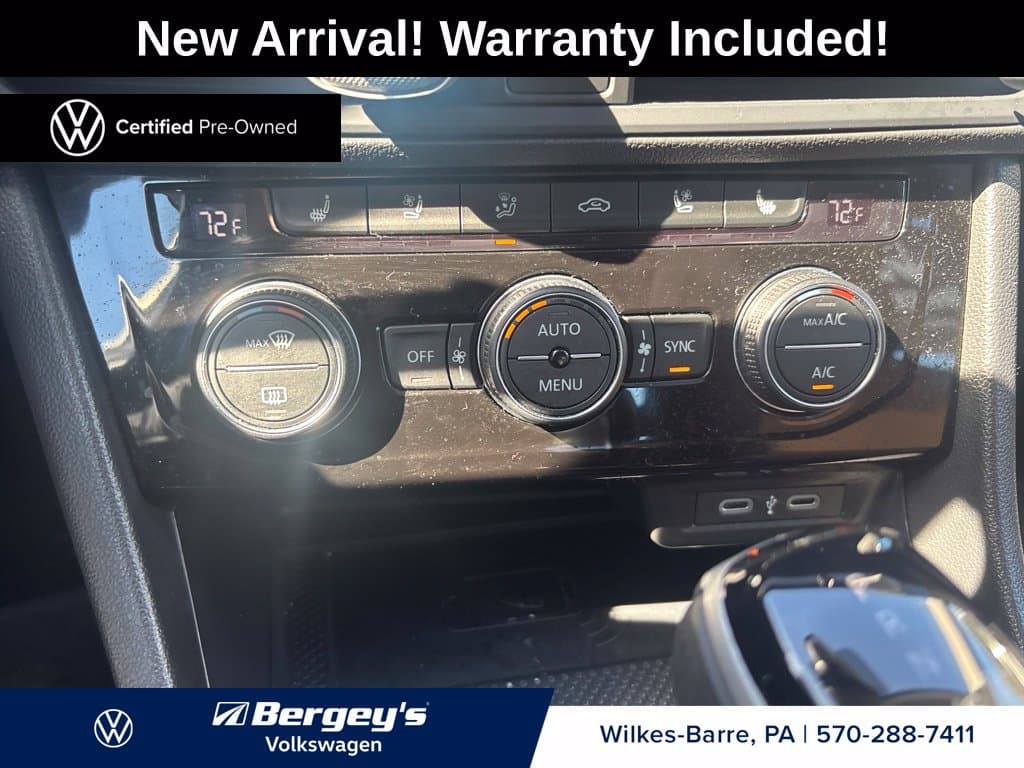2024 Volkswagen Jetta Base — photo 1 of 12