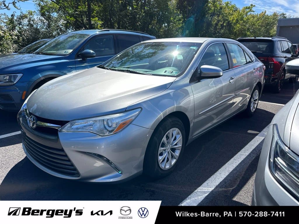 2015 Toyota Camry LE — photo 1 of 14