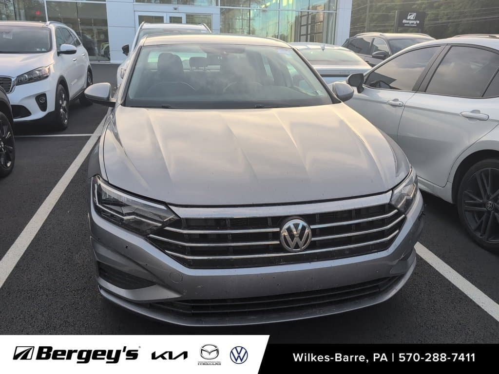 2021 Volkswagen Jetta Base — photo 1 of 12
