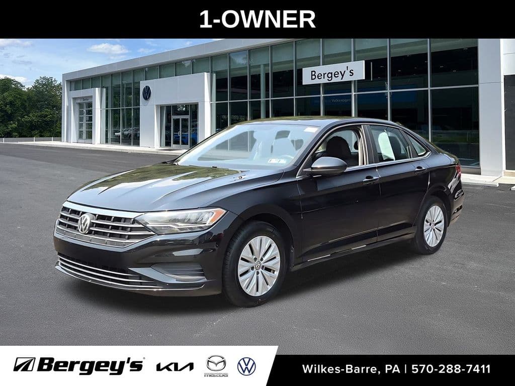2019 Volkswagen Jetta Base — photo 1 of 33