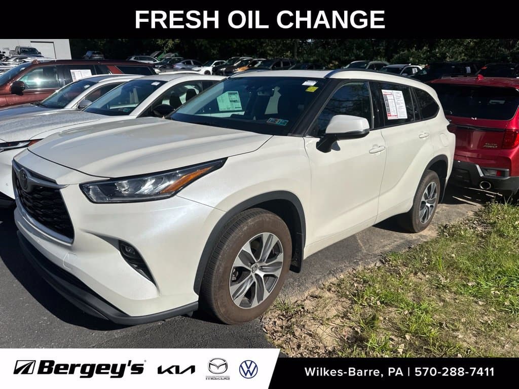 2020 Toyota Highlander XLE — photo 1 of 16