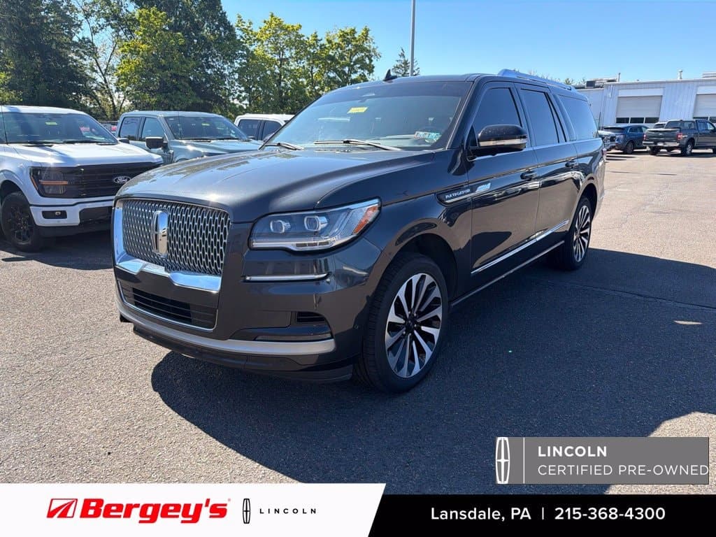 2023 Lincoln Navigator L Base — photo 1 of 41