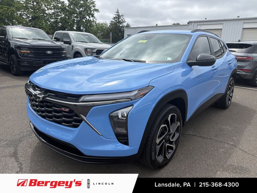 2024 Chevrolet Trax Base — photo 1 of 38