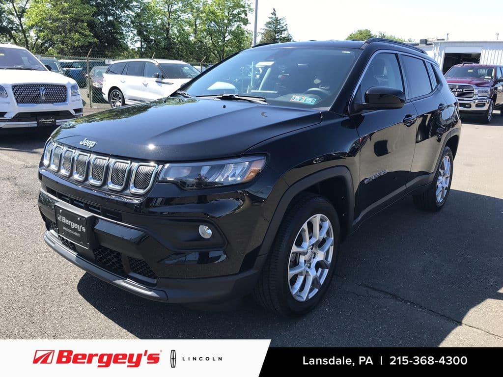2022 Jeep Compass Base — photo 1 of 38
