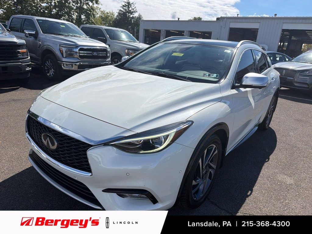 2017 INFINITI QX30 Base — photo 1 of 38