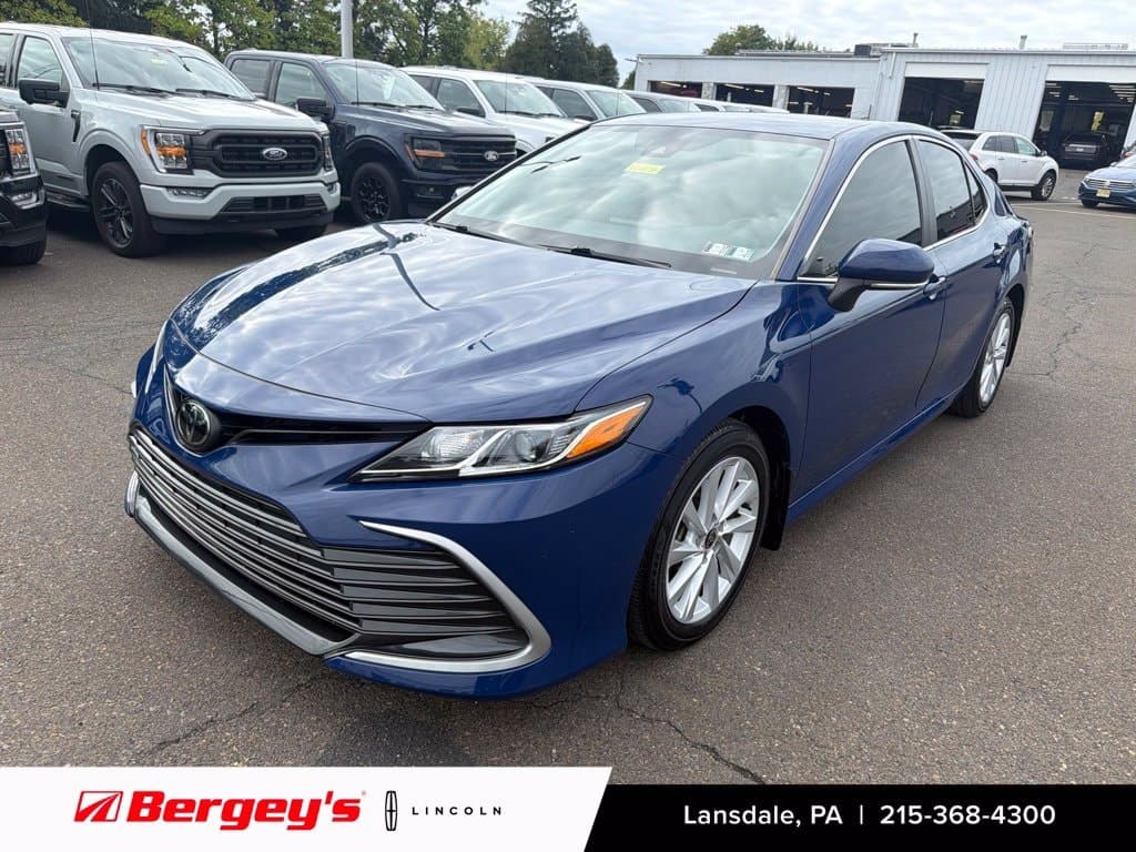 2023 Toyota Camry Base — photo 1 of 39