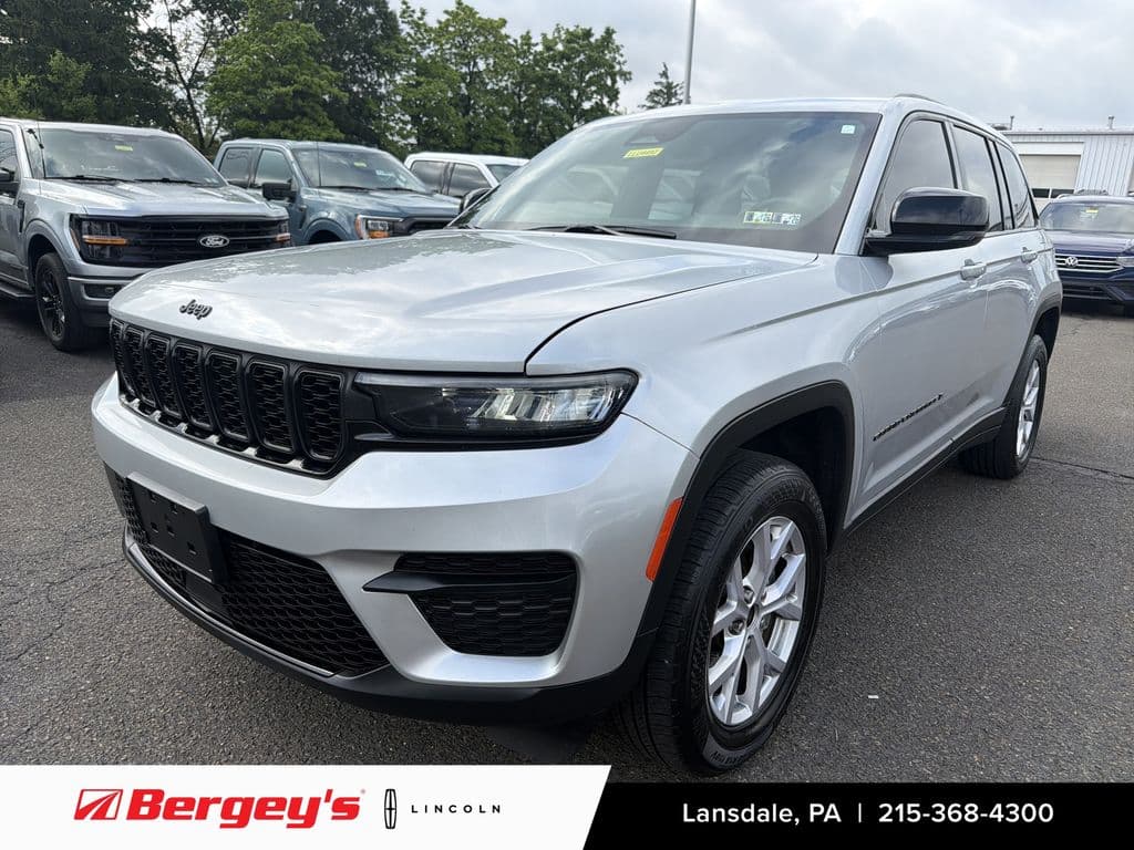 2023 Jeep Grand Cherokee Base — photo 1 of 37
