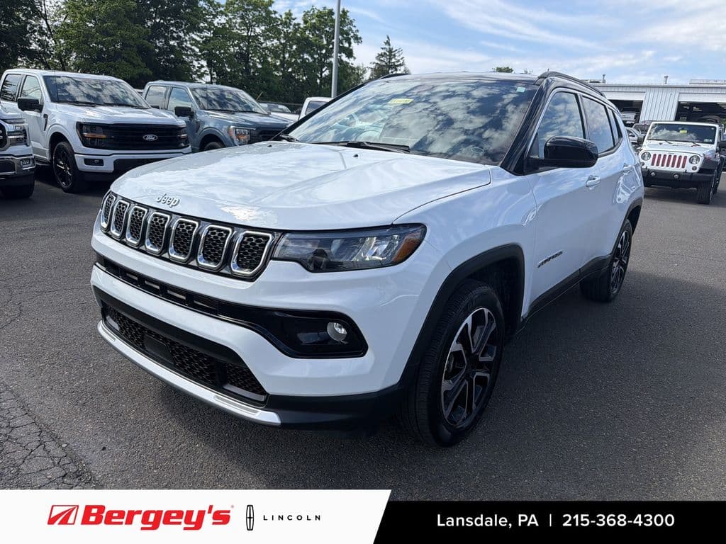 2023 Jeep Compass Base — photo 1 of 38