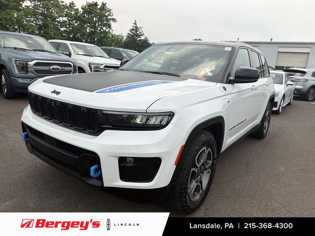 2022 Jeep Grand Cherokee 4xe Base — photo 1 of 38