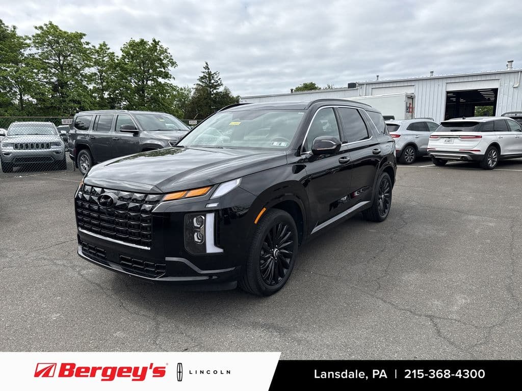 2025 Hyundai Palisade Base — photo 1 of 37