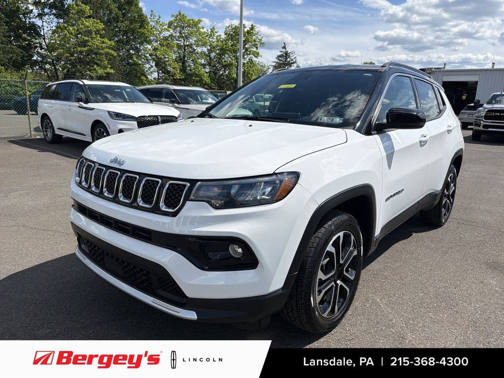 2023 Jeep Compass Base — photo 1 of 38