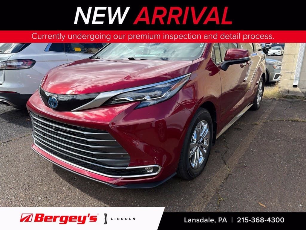 2024 Toyota Sienna Platinum — photo 1 of 15