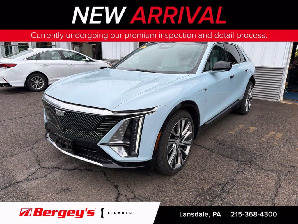 2024 Cadillac LYRIQ Luxury — photo 1 of 15