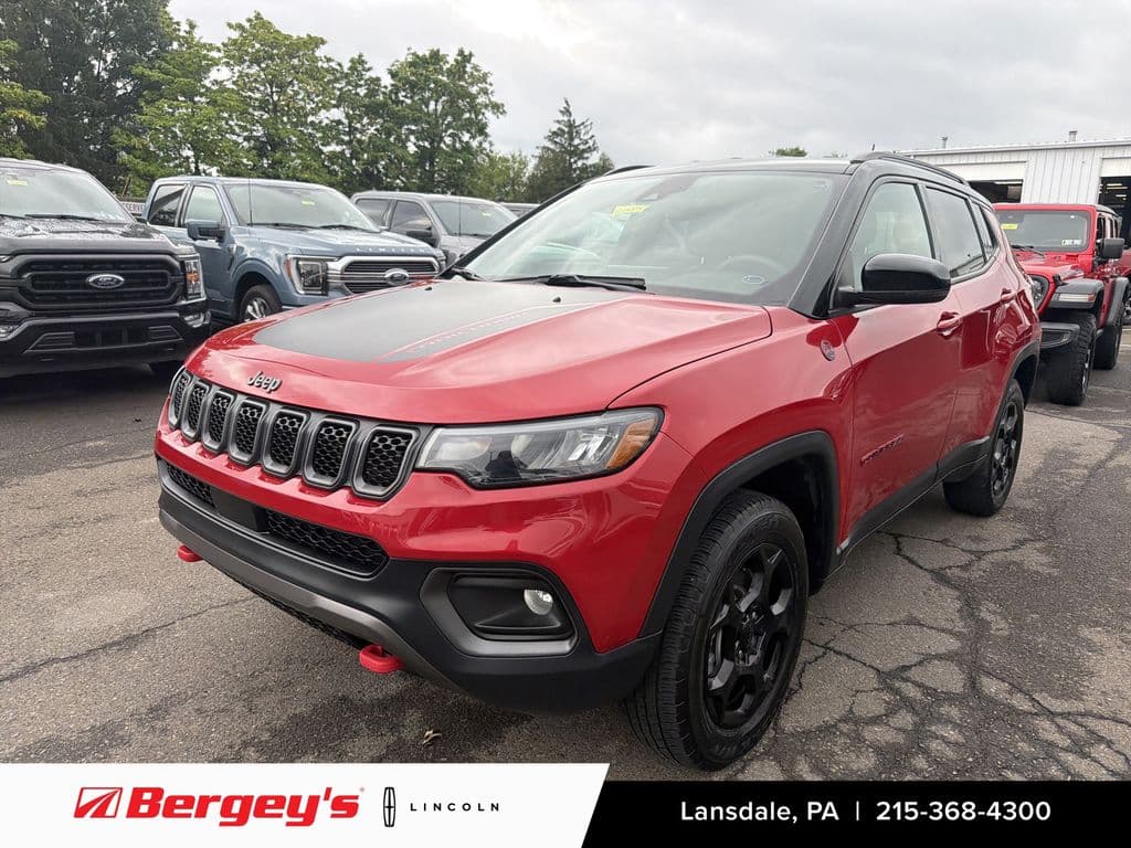 2023 Jeep Compass Base — photo 1 of 38