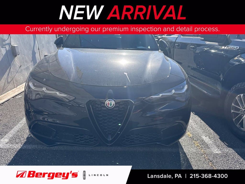 2024 Alfa Romeo Stelvio Veloce — photo 1 of 17