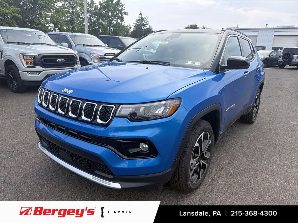 2023 Jeep Compass Base — photo 1 of 38