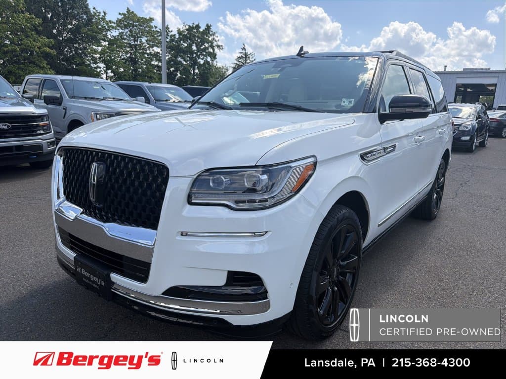 2023 Lincoln Navigator Base — photo 1 of 40
