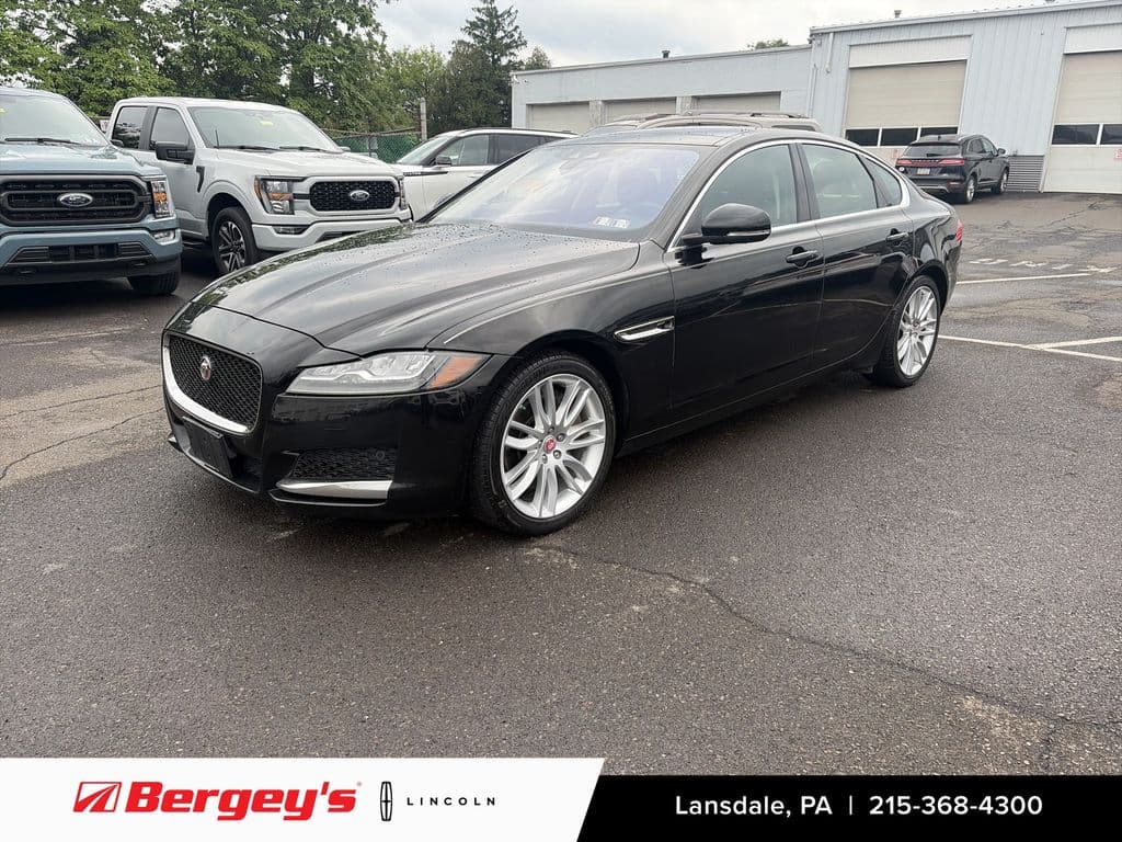 2017 Jaguar XF Base — photo 1 of 36