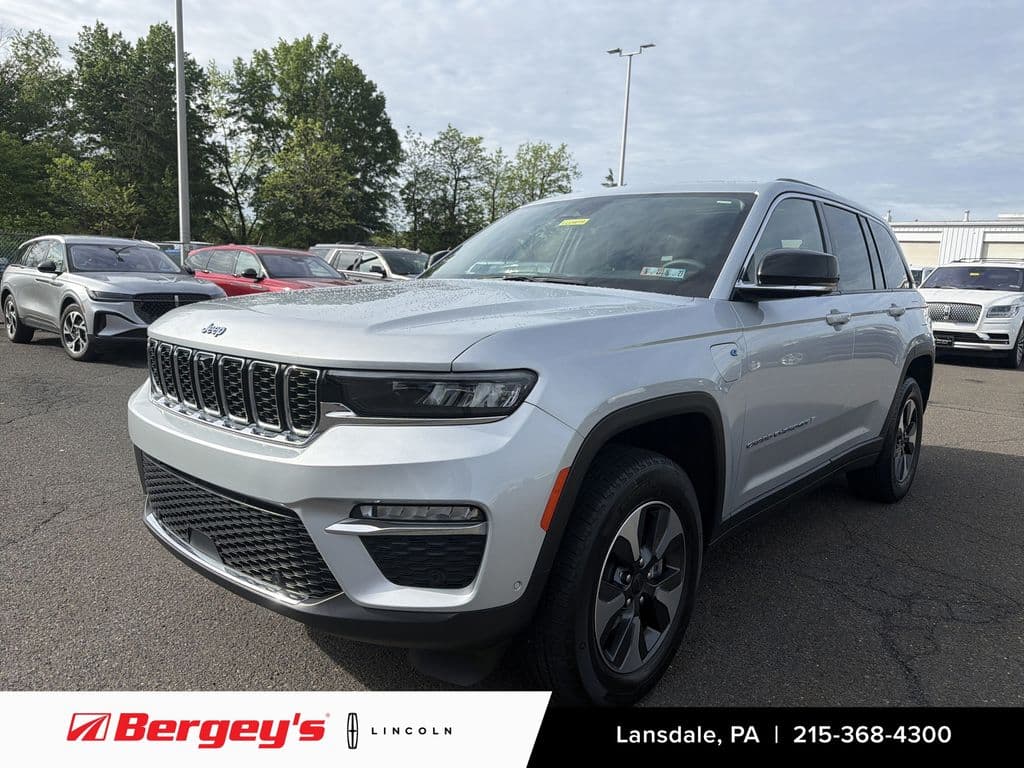 2022 Jeep Grand Cherokee 4xe Base — photo 1 of 38