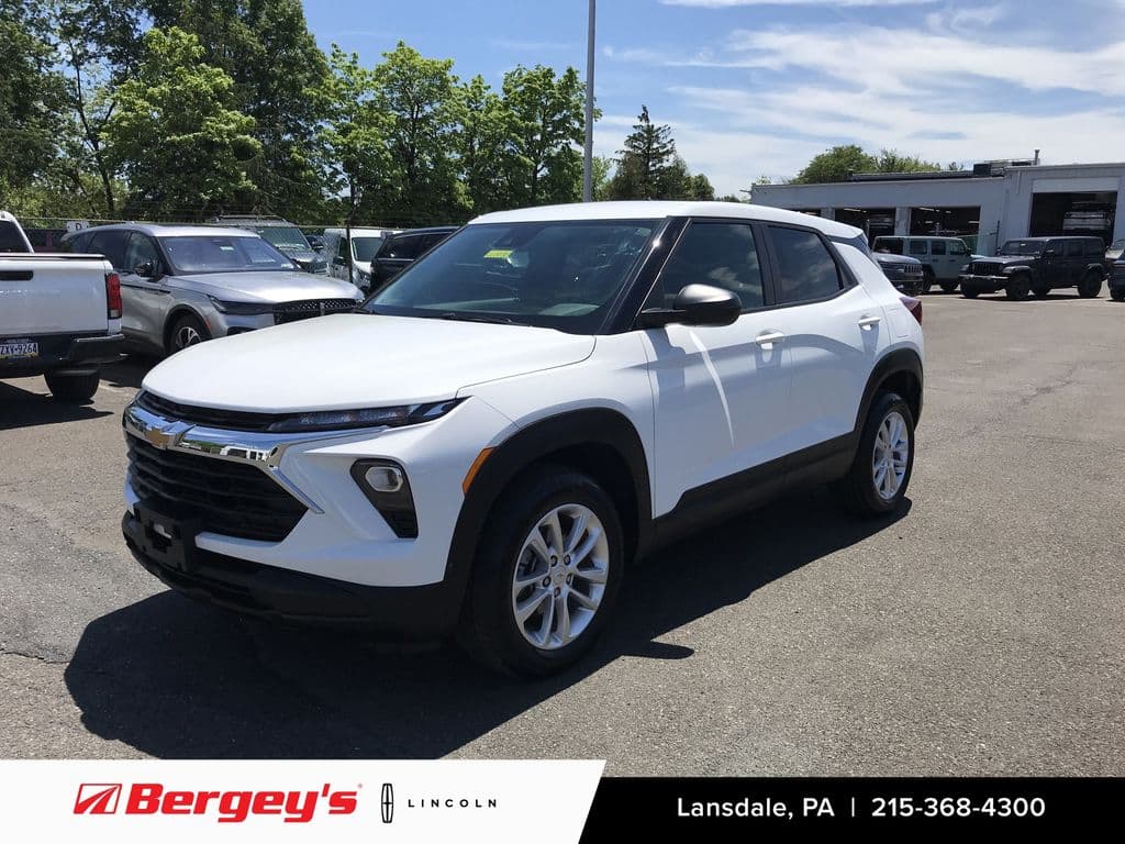 2024 Chevrolet Trailblazer Base — photo 1 of 34