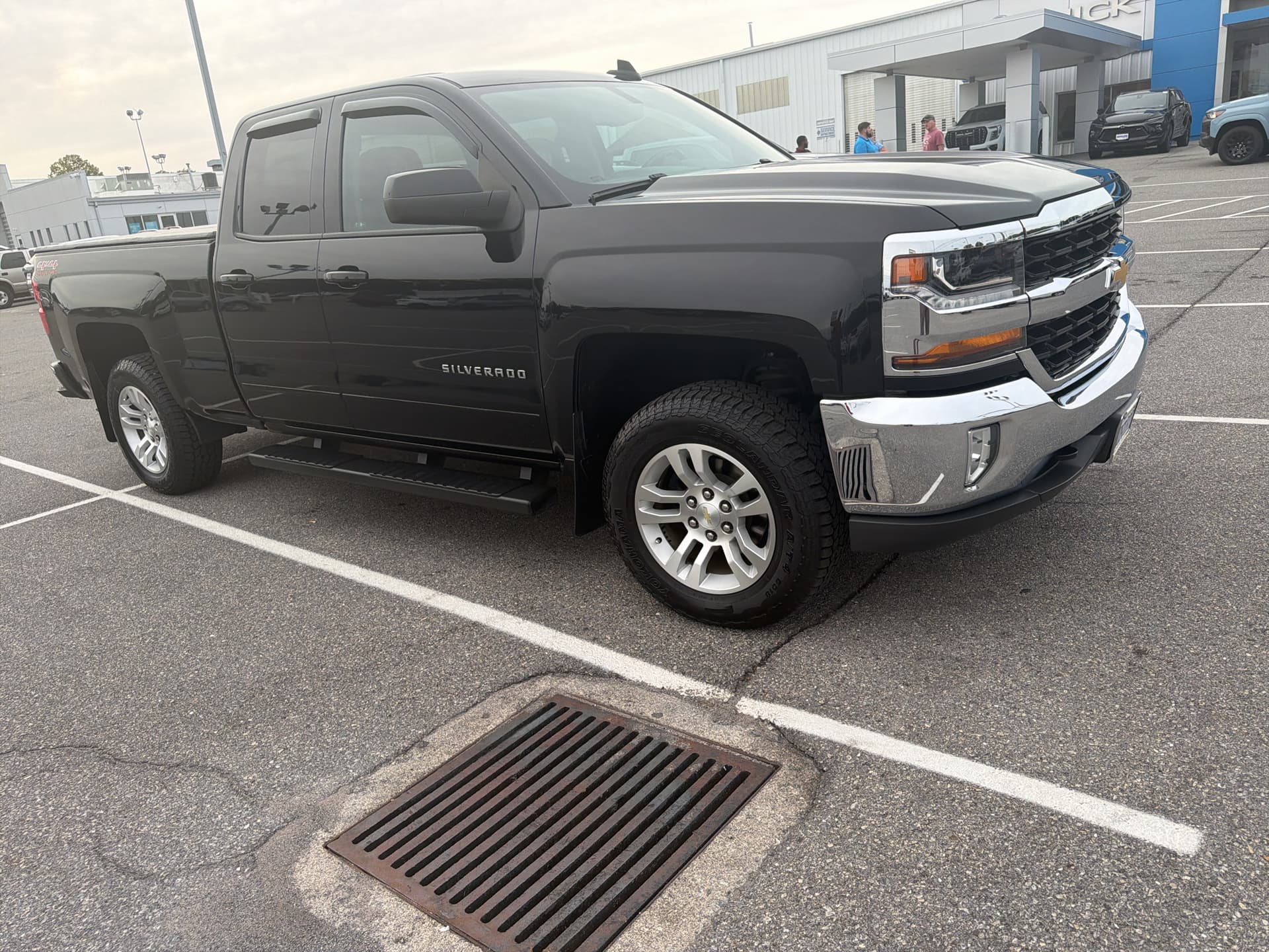 2017 Chevrolet Silverado 1500 LT — photo 1 of 11