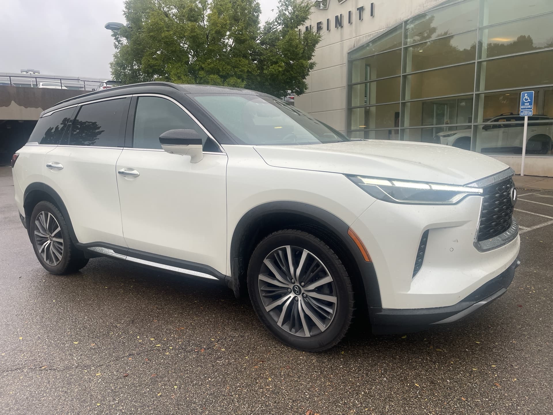 2023 INFINITI QX60 AUTOGRAPH — photo 1 of 31