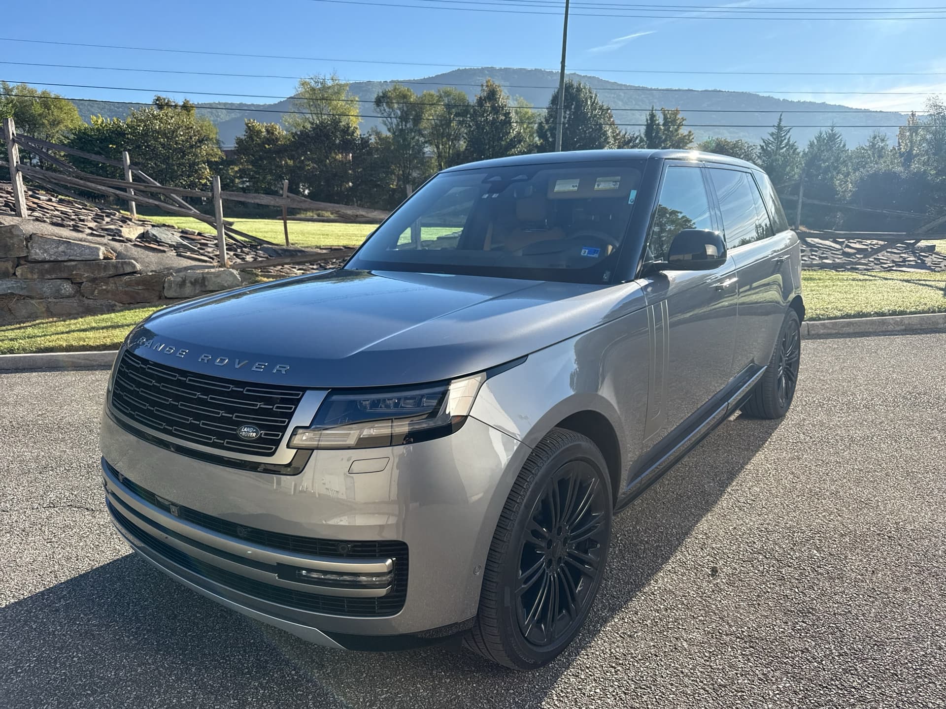 2026 Land Rover Range Rover SE — photo 1 of 10