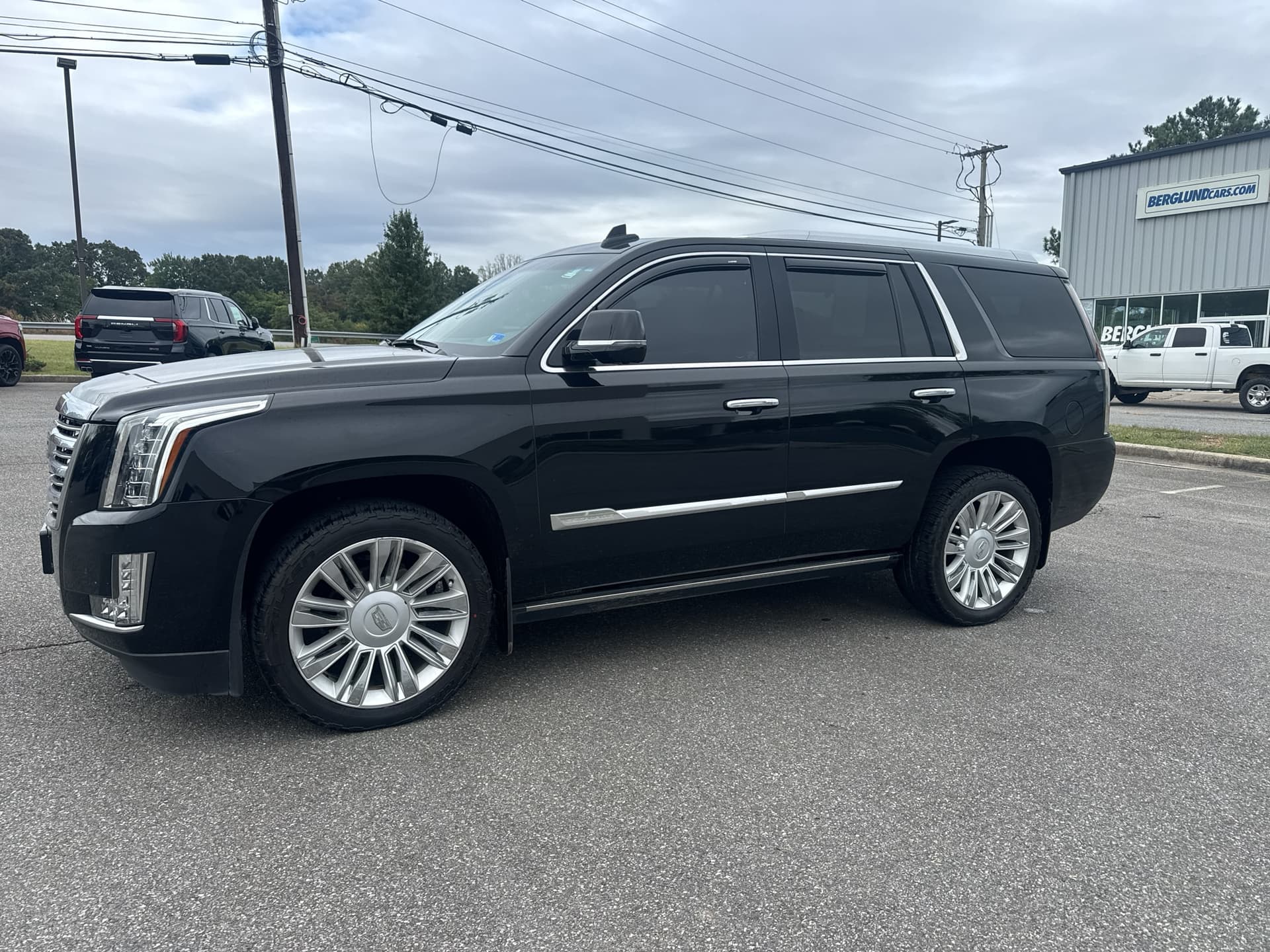 2015 Cadillac Escalade Platinum — photo 1 of 3