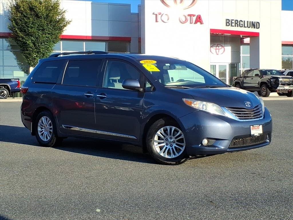 2015 Toyota Sienna XLE — photo 1 of 37