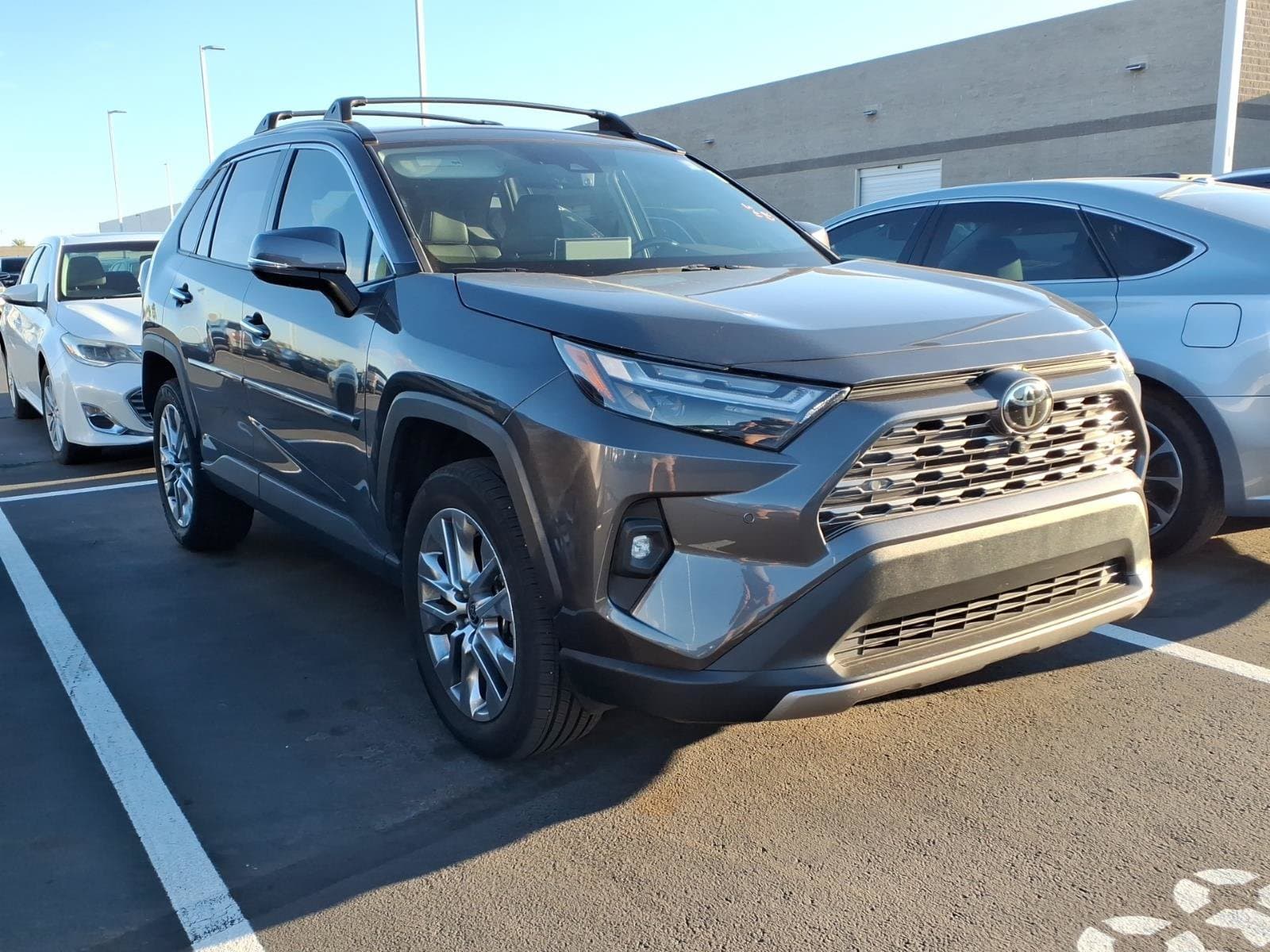 2022 Toyota RAV4 Limited — photo 1 of 4