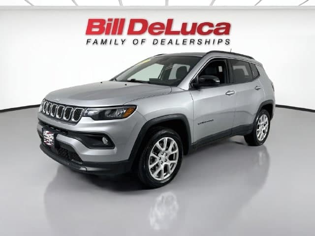 2023 Jeep Compass Latitude Lux — photo 1 of 33