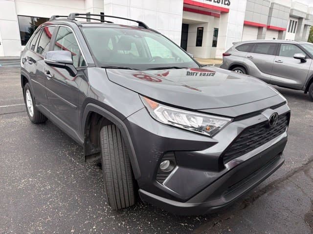 2020 Toyota RAV4 XLE — photo 1 of 4