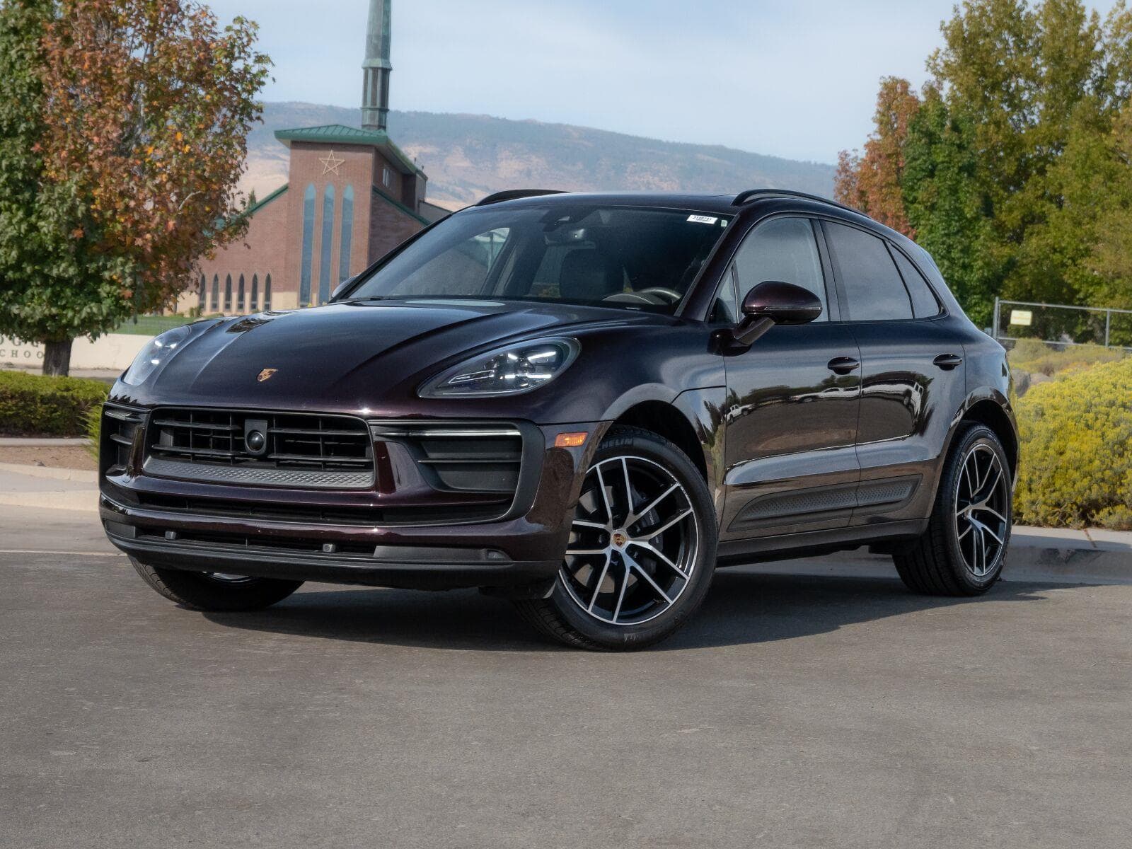 2024 Porsche Macan Base — photo 1 of 34